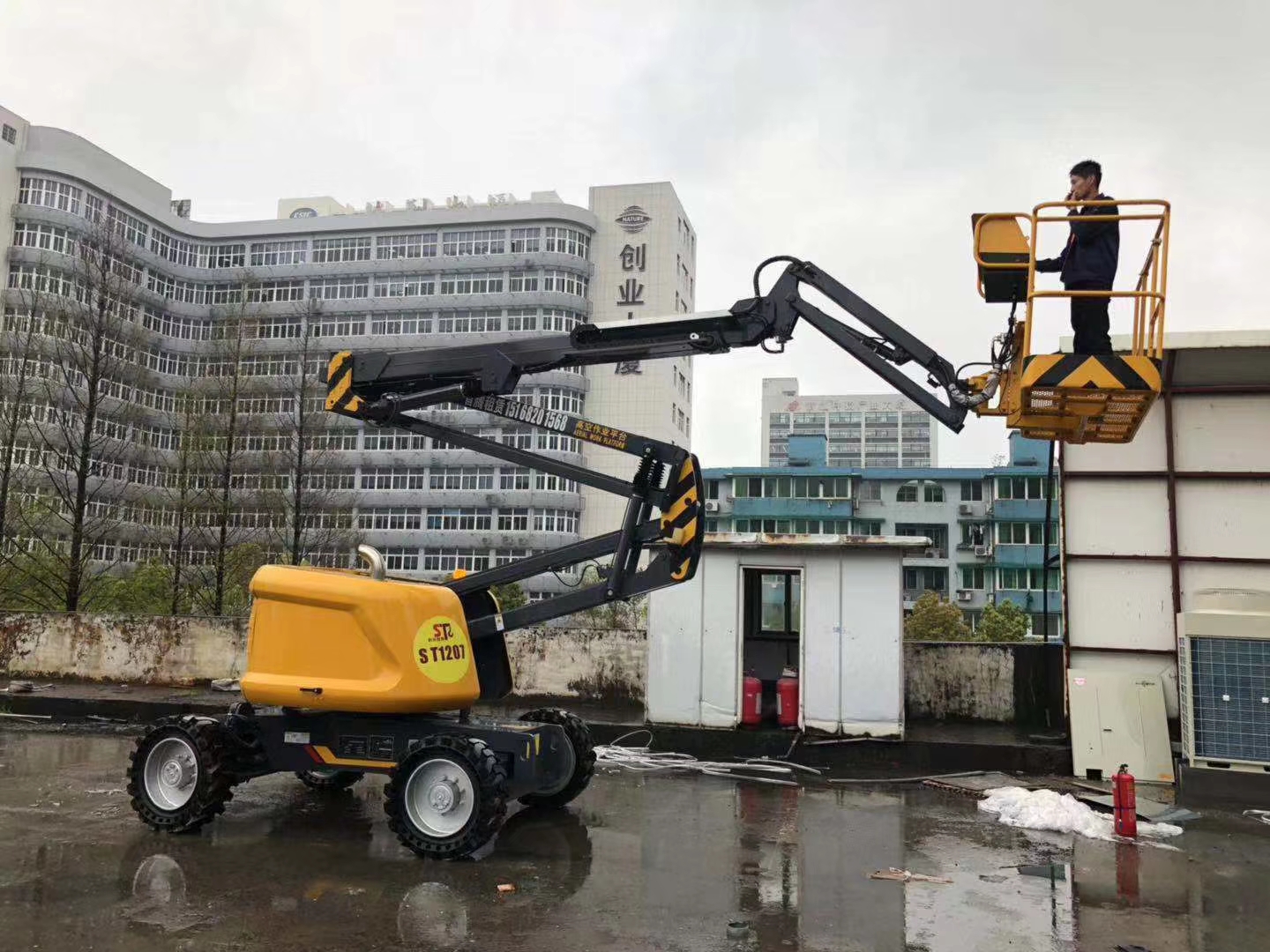 連云港高空平臺(tái)作業(yè)車