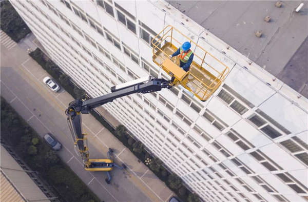 連云港高空平臺(tái)作業(yè)車